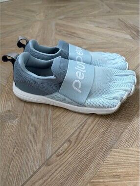 Peluva Women’s Carrie ST Slip On Barefoot Shoes Size 9.5 Sky Blue White Leather